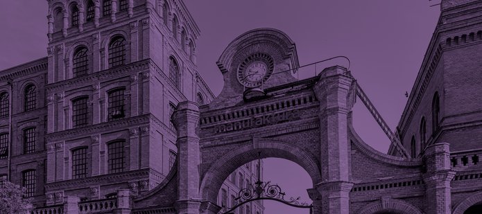 Brama Manfuaktury w fioletowym zabarwieniu